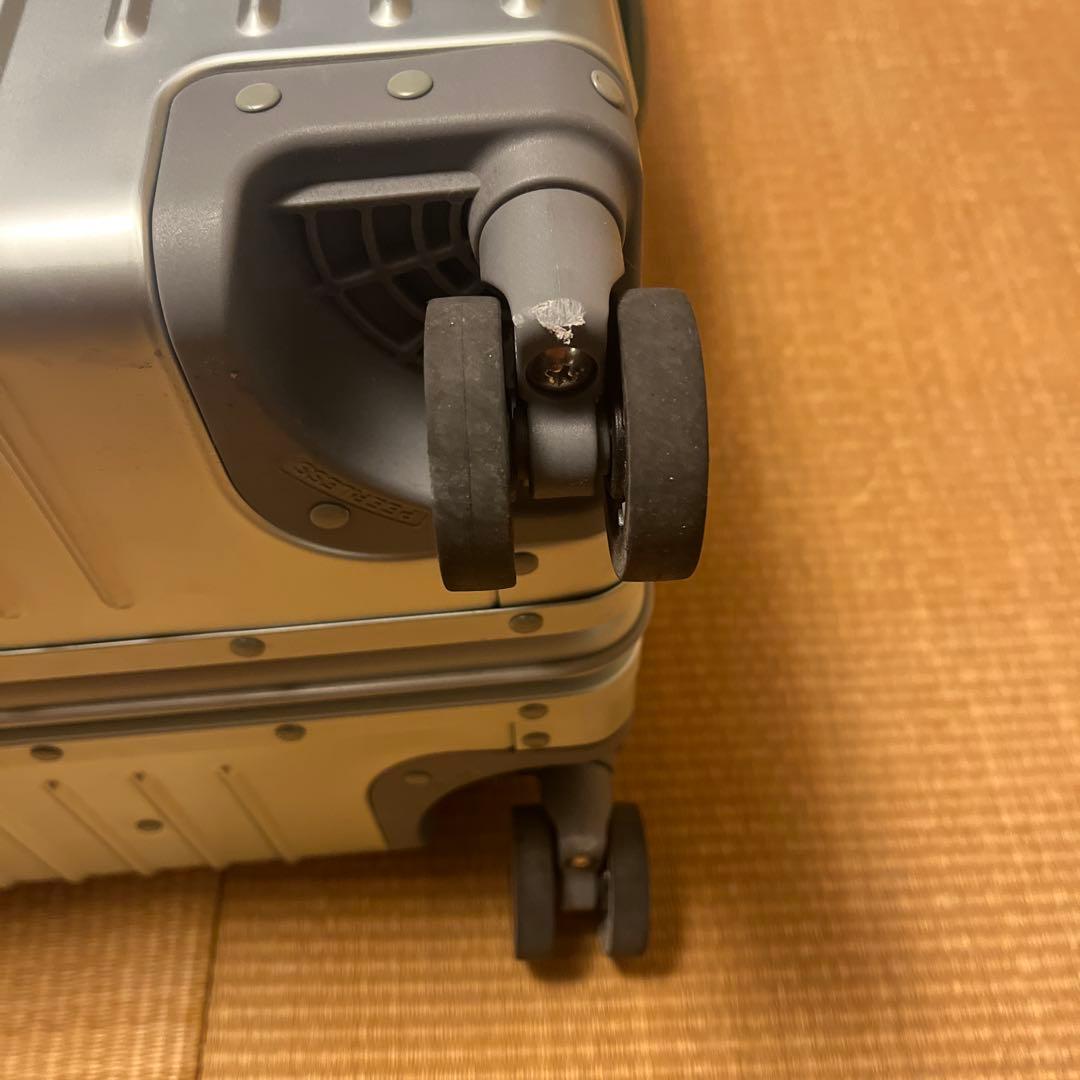 イノベーター アルミ スーツケース 70l