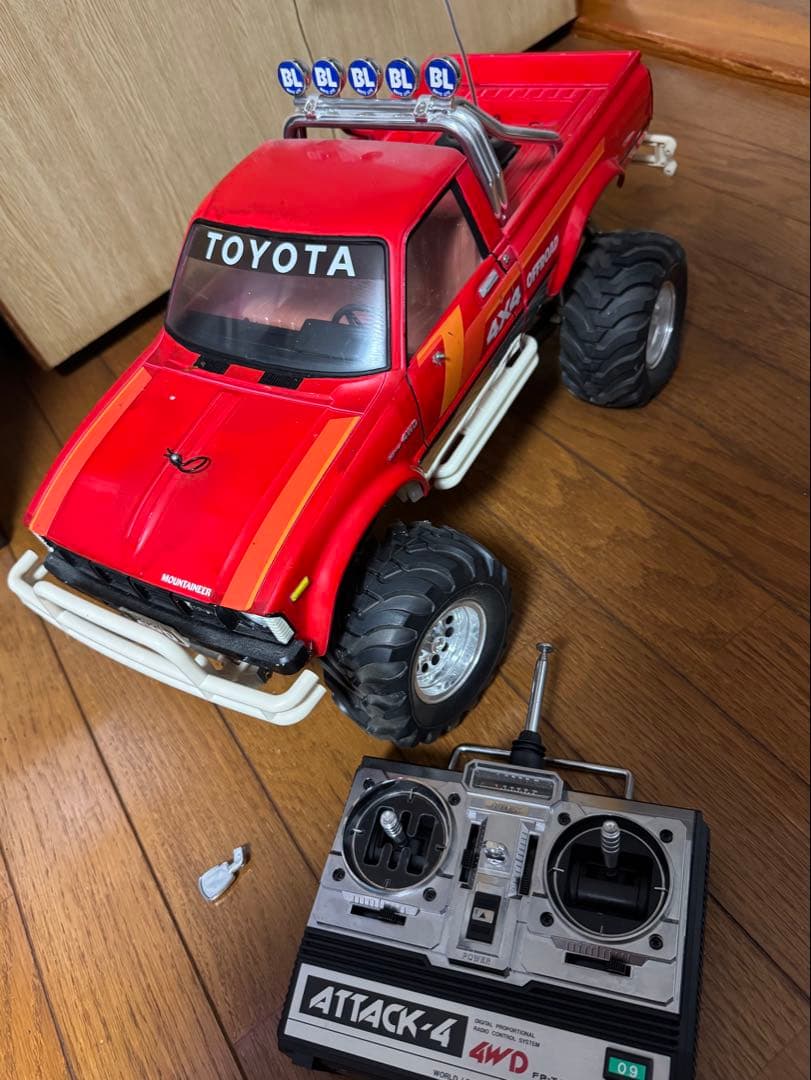 ル*ズ様 タミヤ トヨタハイラックス　RCカー　バッテリーなし動作未検証ジャンク