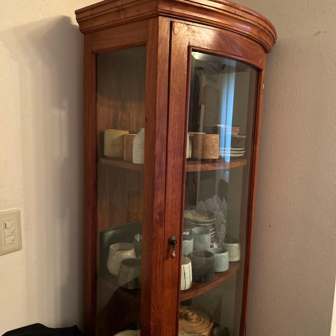 木製コーナーキャビネット ガラス扉付き