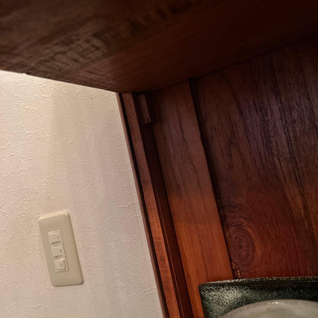 木製コーナーキャビネット ガラス扉付き