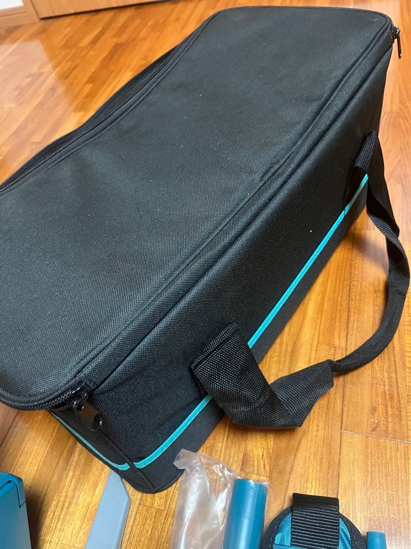 マキタ　充電式クリーナー　CL184D