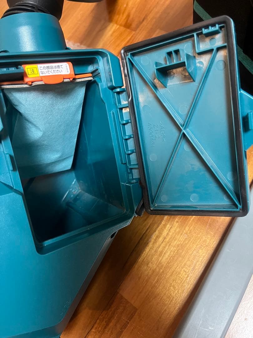 マキタ　充電式クリーナー　CL184D