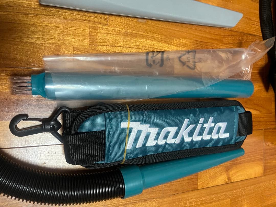 マキタ　充電式クリーナー　CL184D