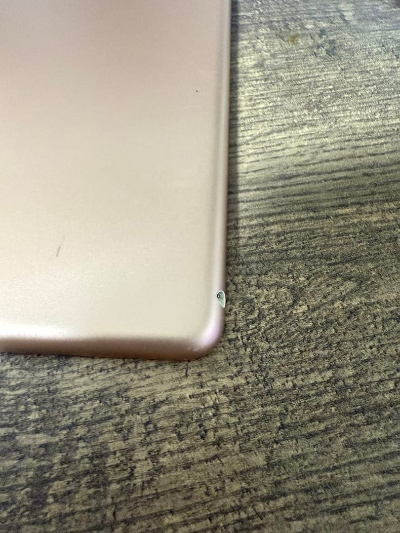 Apple iPad 第８世代　32GB (Wi-Fi モデル)