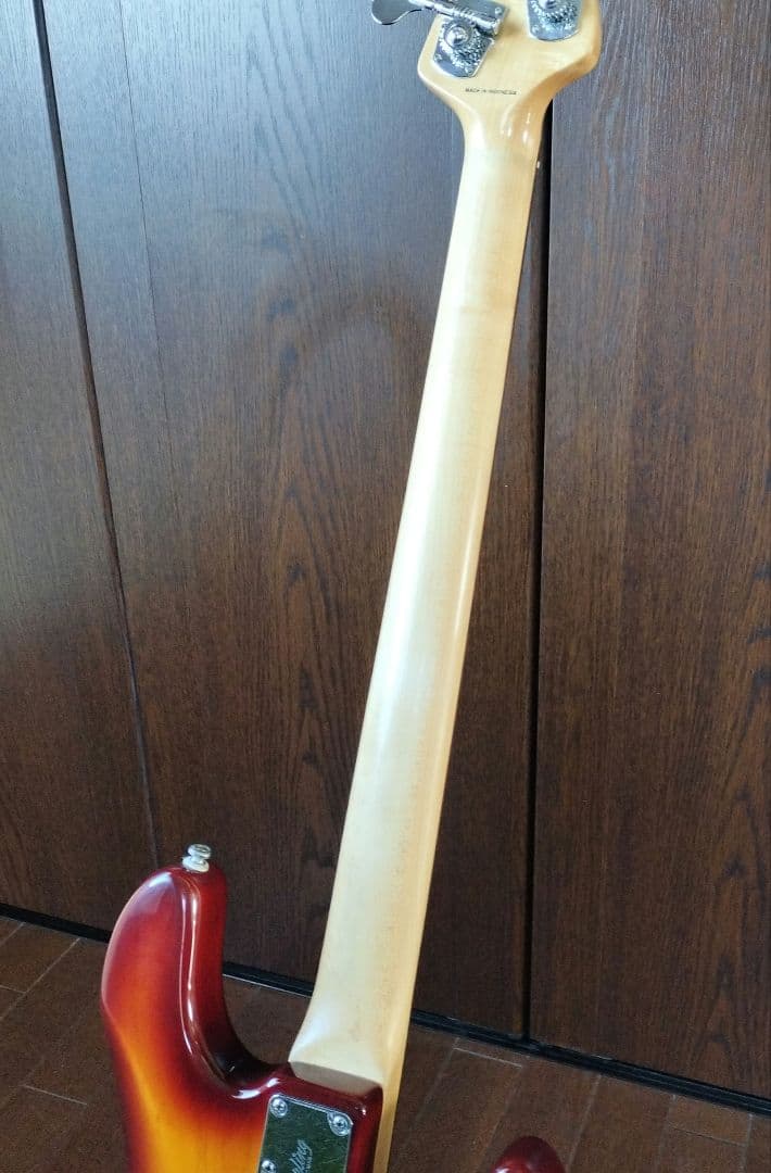 レフトハンド ベース Sterling by MUSIC MAN　RAY34LH