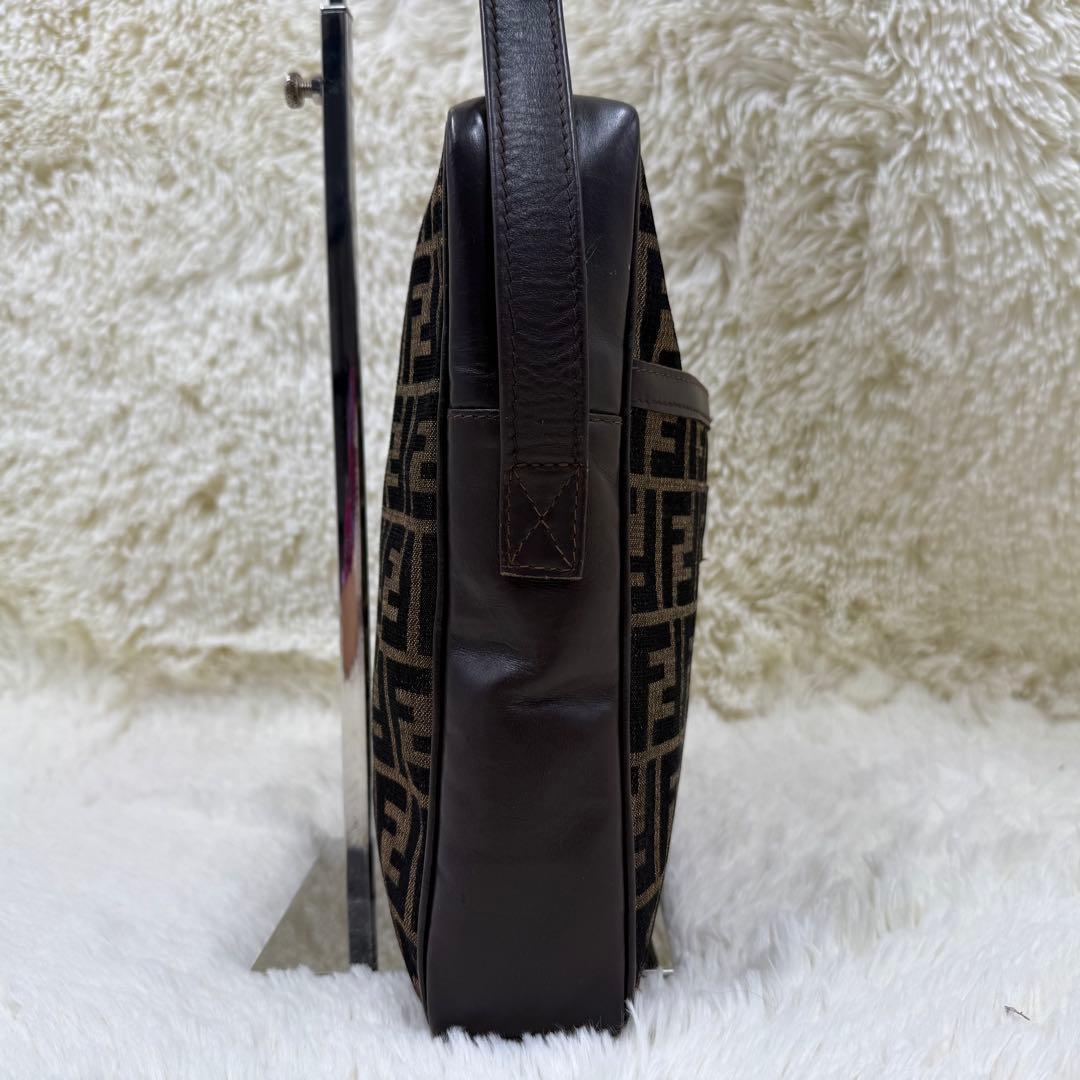 ✨美品✨ フェンディ ショルダーバッグ ズッカ柄 キャンバス サコッシュ