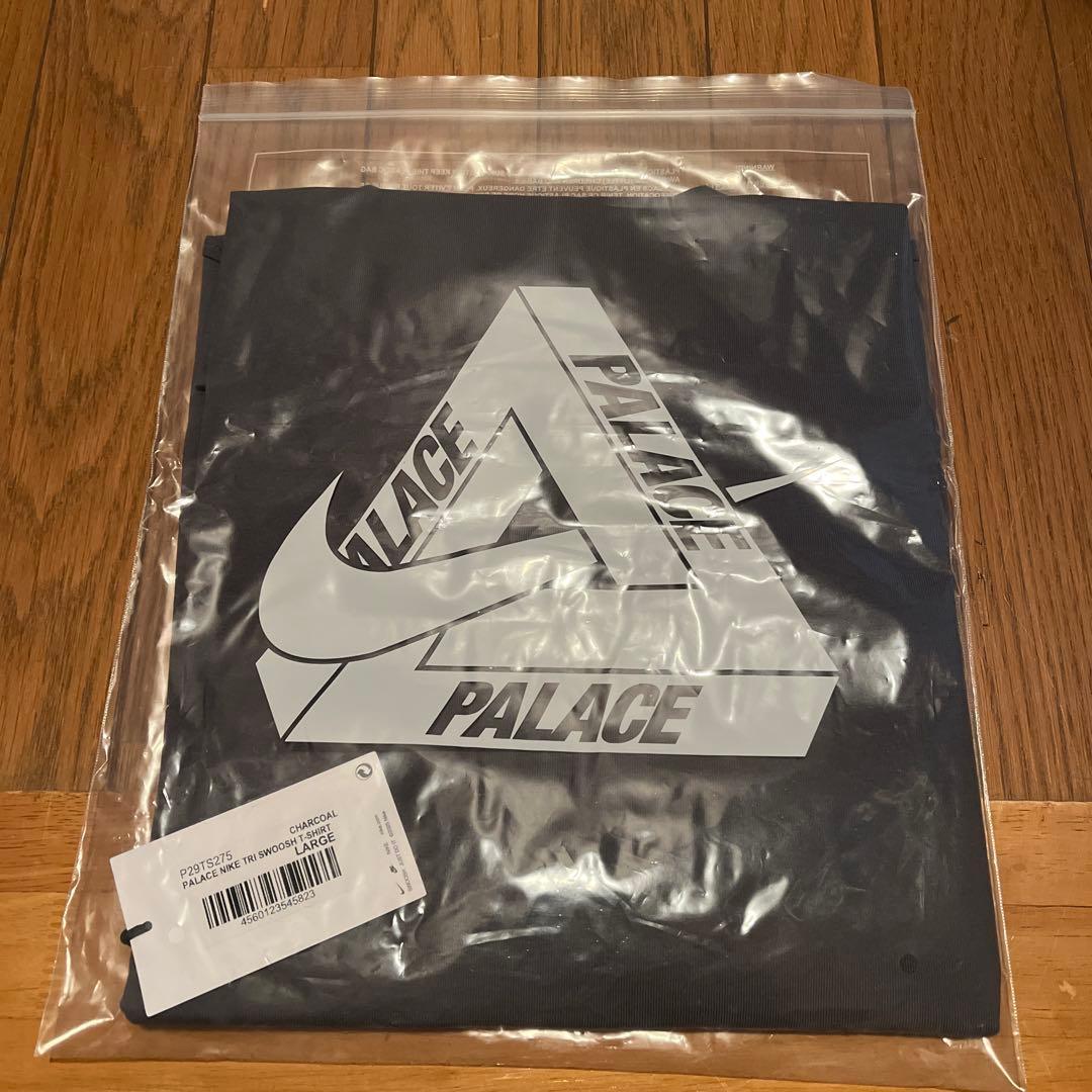 トップス PALACE NIKE TRI SWOOSH T-SHIRT CHARCOAL