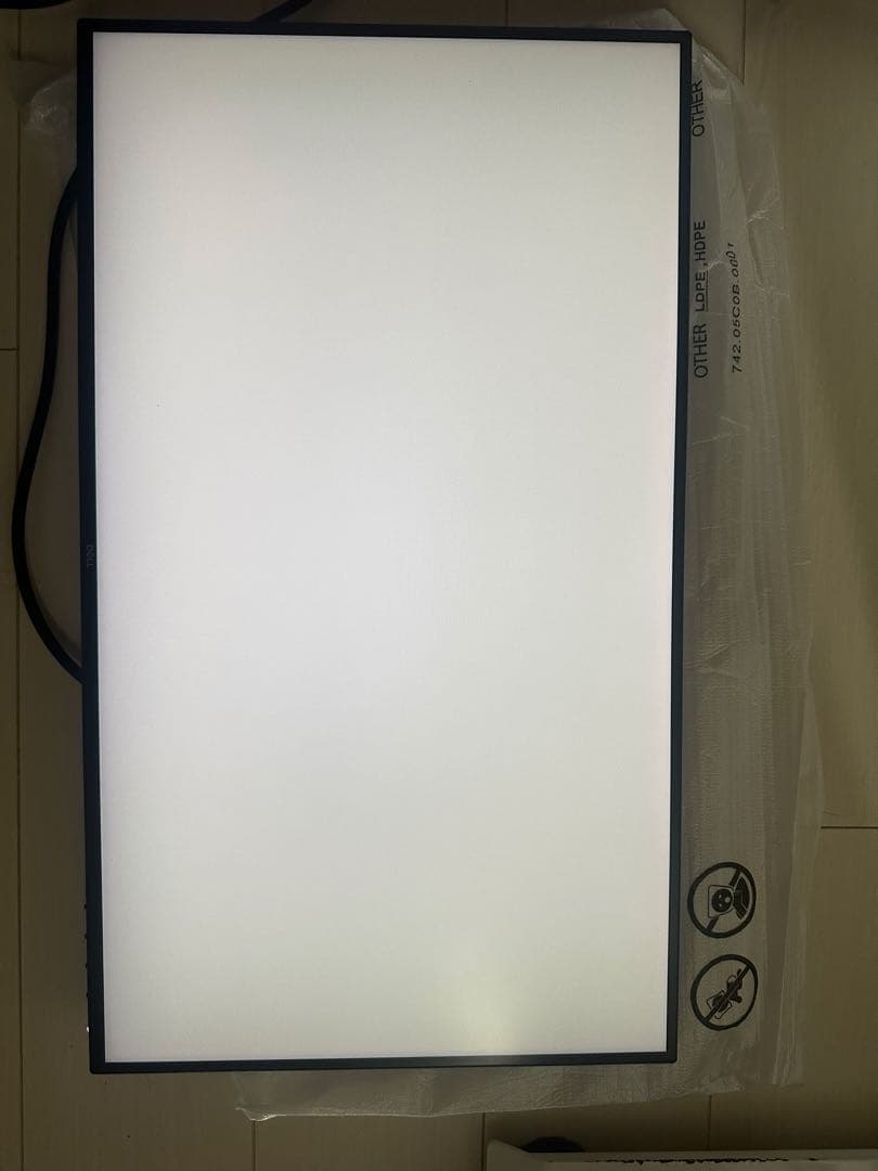 DELL U2720QM 27インチ 4Kモニター 本体