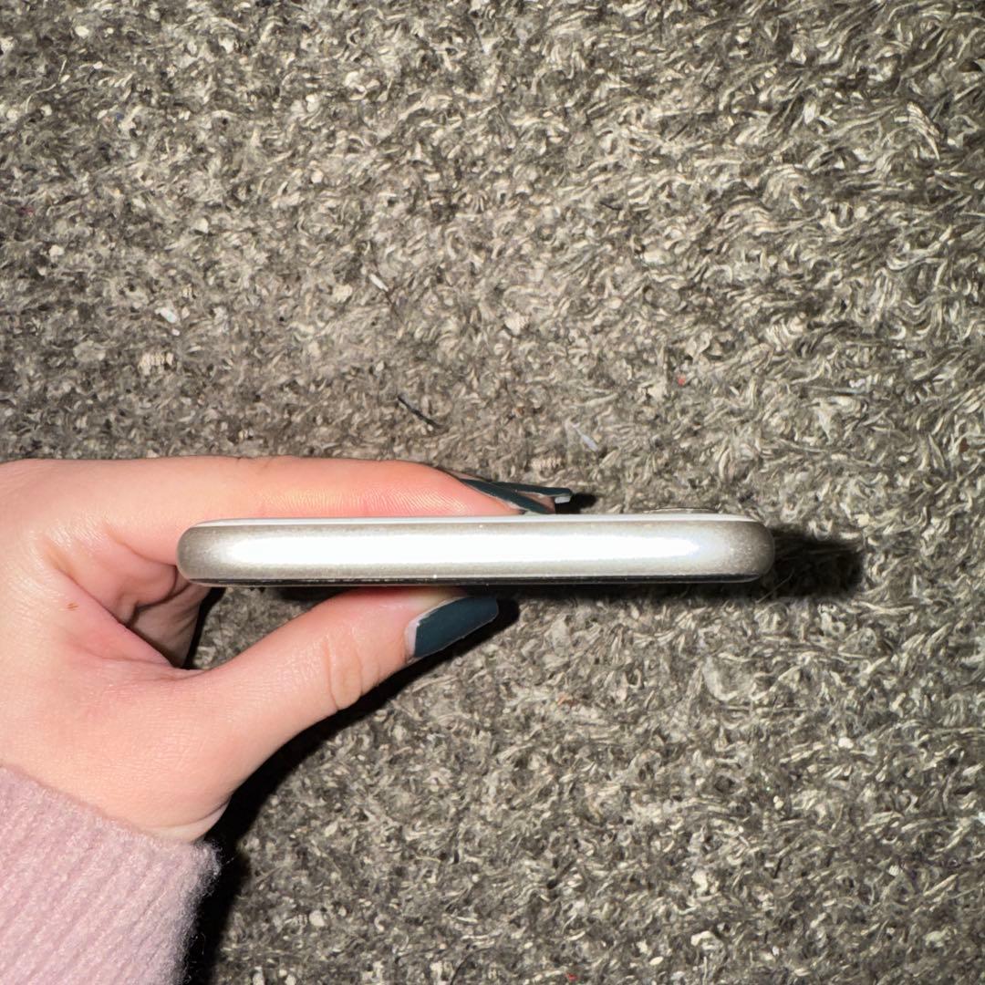 し*か様 iPhoneSE3 128GB 86% 美品