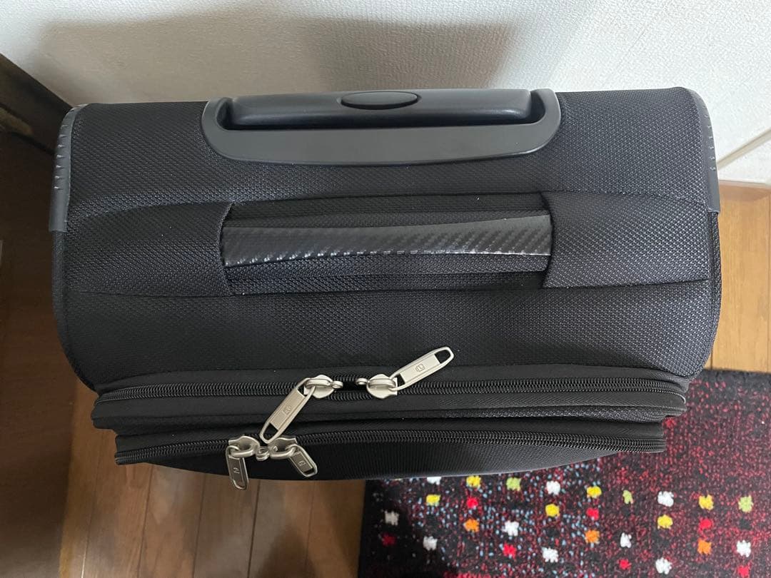 【値下げしました】スーツケース　プラスワンラゲージ黒　機内持込　35ℓ