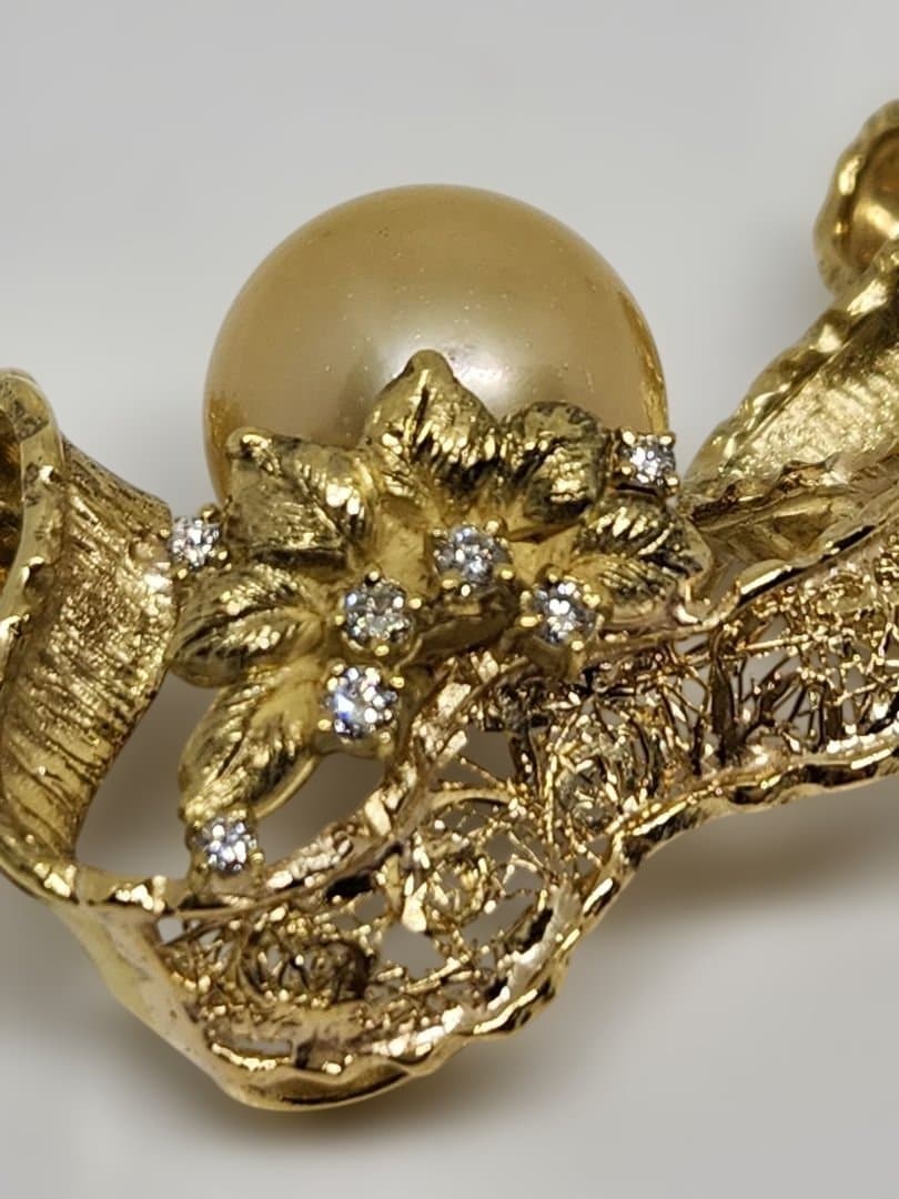 K18ブローチ、トップ南洋ゴールド パール付き