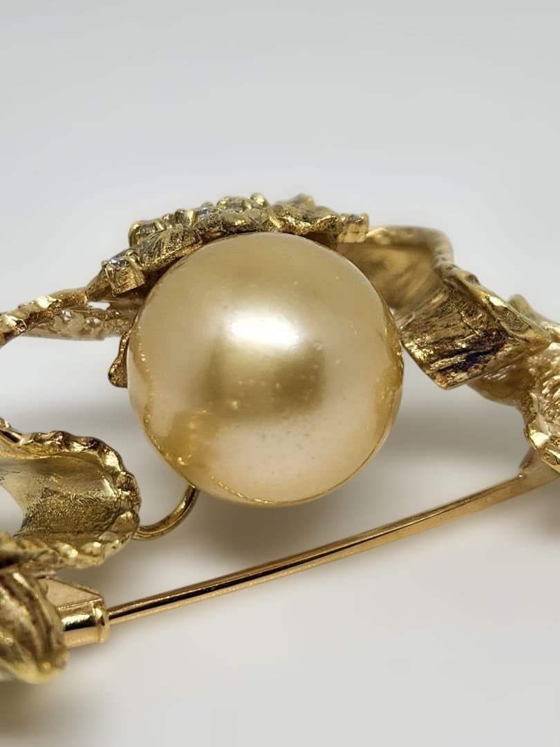 K18ブローチ、トップ南洋ゴールド パール付き