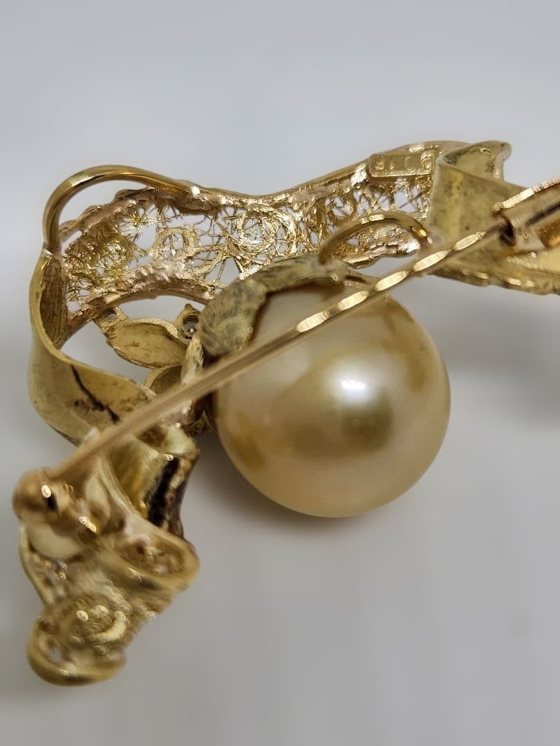 K18ブローチ、トップ南洋ゴールド パール付き