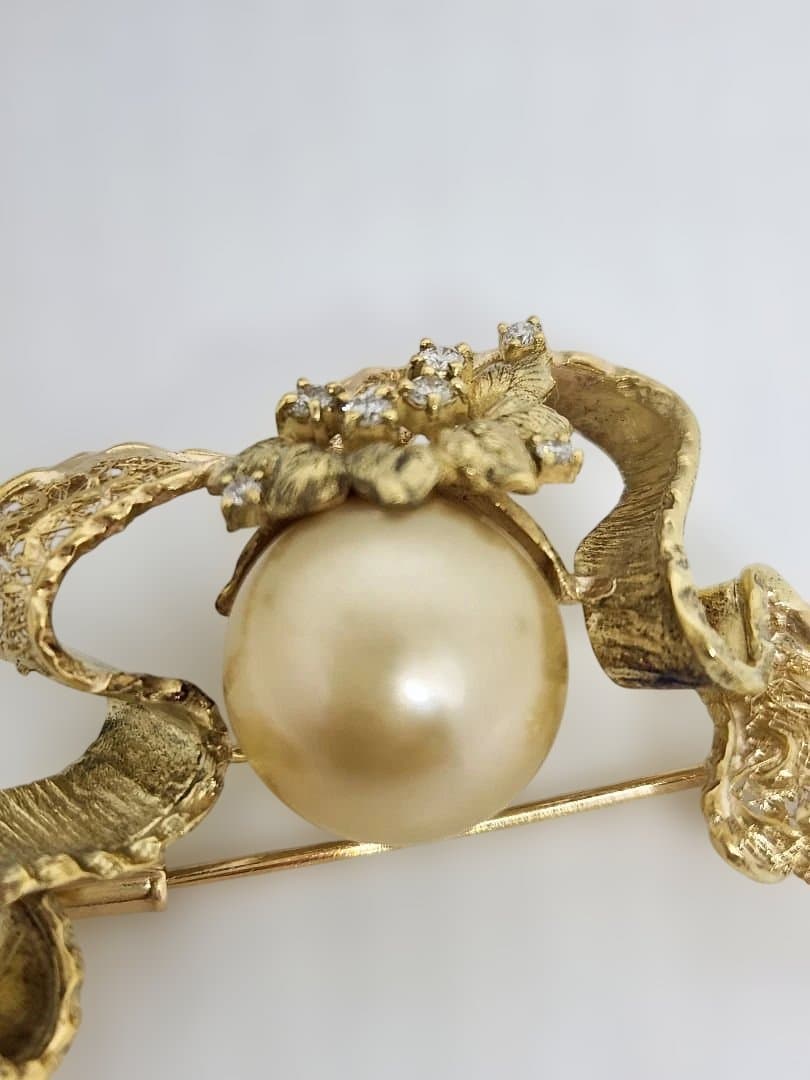 K18ブローチ、トップ南洋ゴールド パール付き