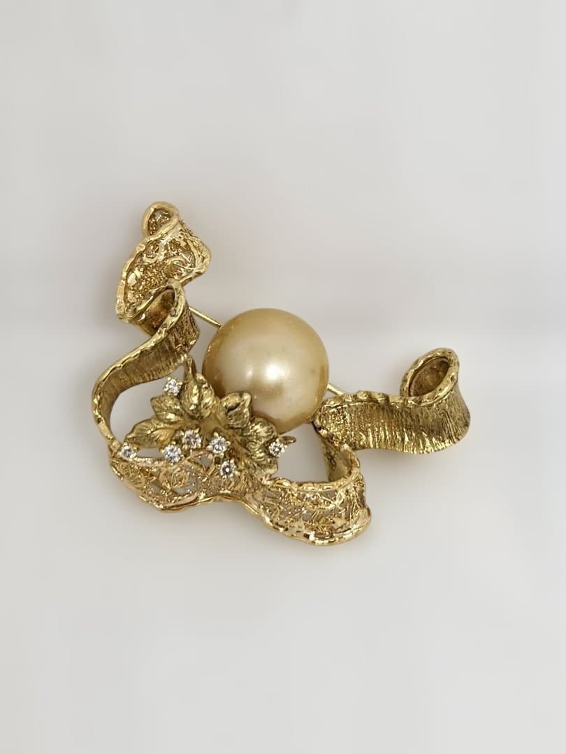 K18ブローチ、トップ南洋ゴールド パール付き