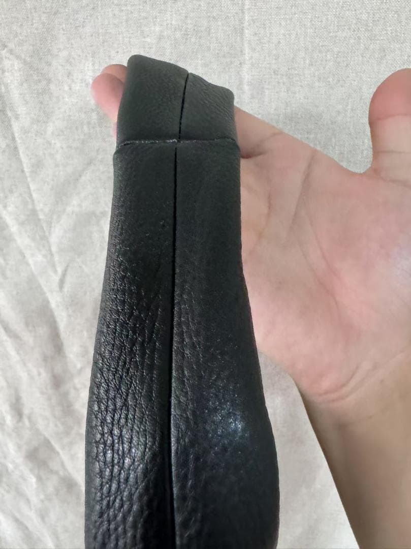 aeta 黒いレザー風ハンドバッグ 半月型 Mサイズ