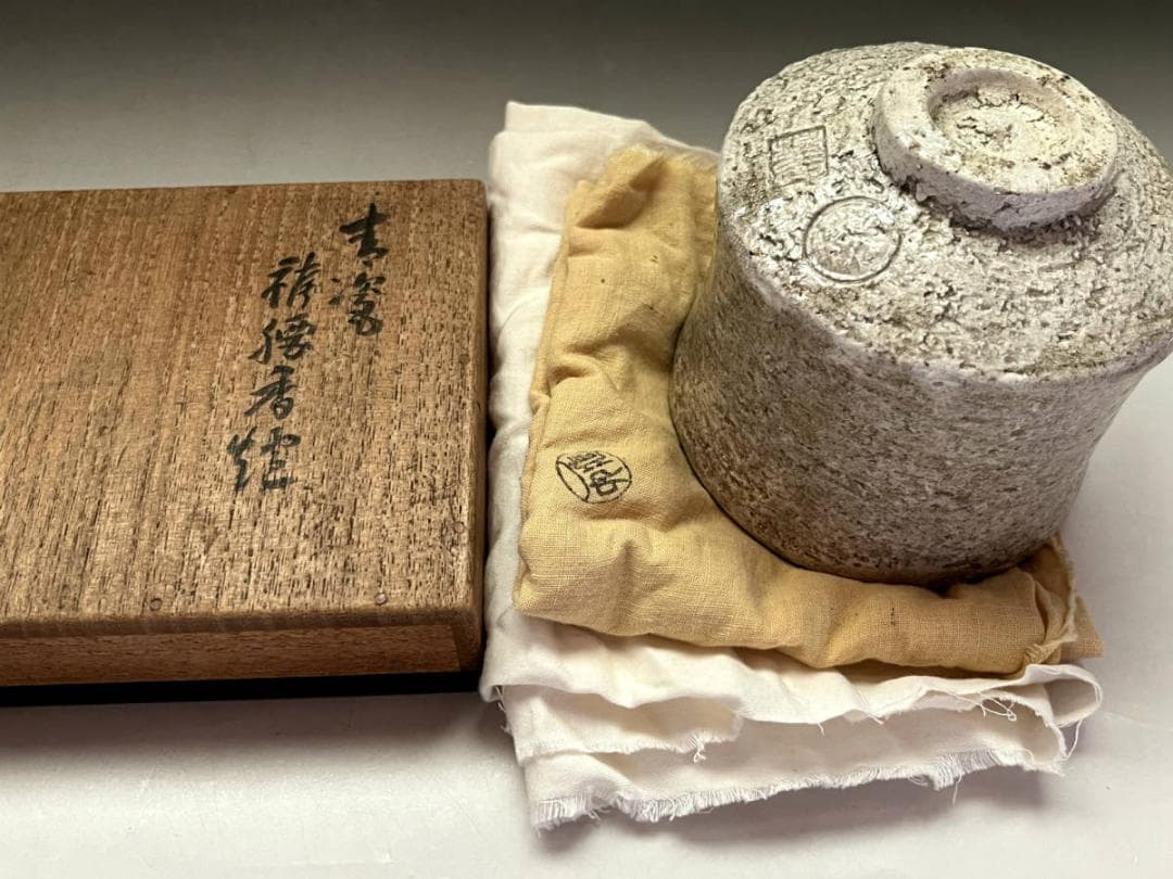 茶碗■白楽茶碗 筒茶碗 楽茶碗 仕覆付き 合わせ箱 お茶道具 時代物 骨董品■