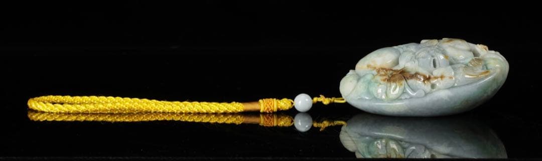 【中国美術】天然翡翠 青翡翠　手彫 獅子龍細密彫刻 握り石根付 ペンダント 紐付