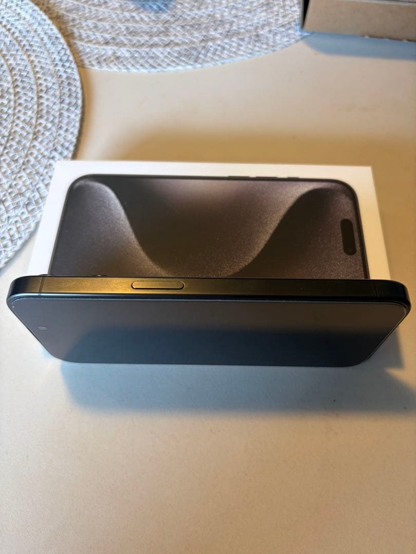 即日発送超美品SIMフリーiPhone 15pro ブラックチタニウムおまけ付き