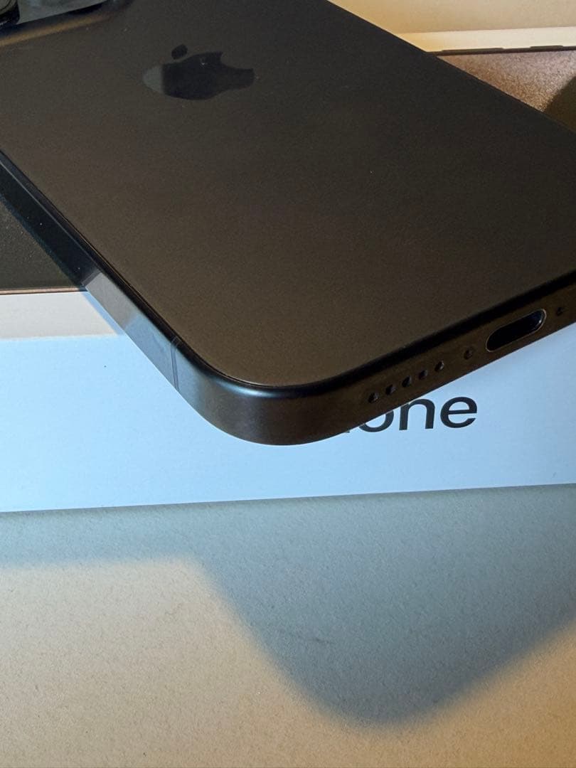 即日発送超美品SIMフリーiPhone 15pro ブラックチタニウムおまけ付き