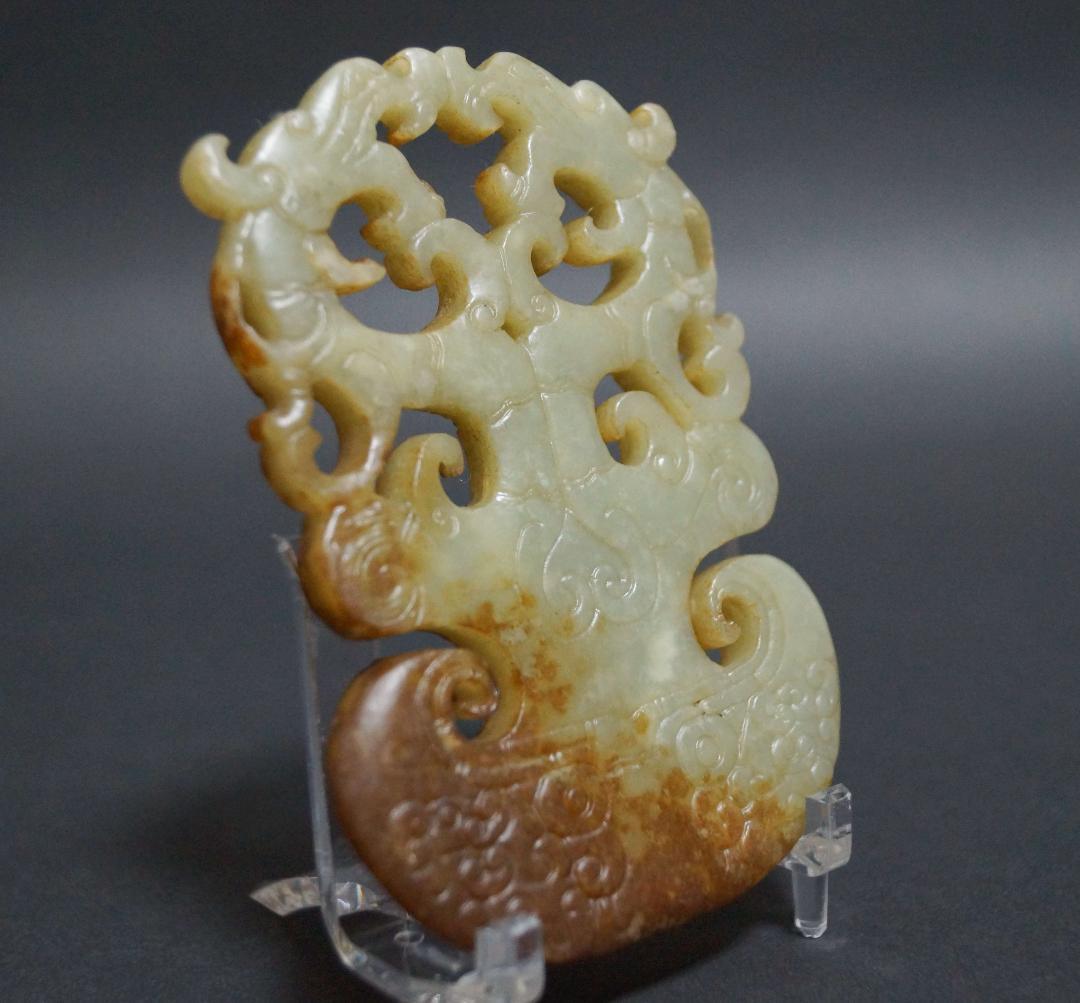 古代 和田玉(ホータン)細工透かし彫り『古代双龍祥瑞文』怪獣佩 根付緒締玉提げ物