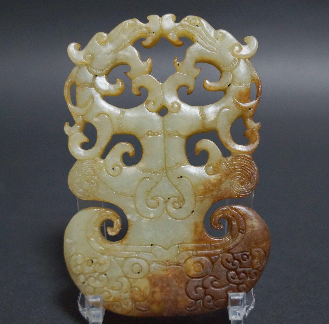 古代 和田玉(ホータン)細工透かし彫り『古代双龍祥瑞文』怪獣佩 根付緒締玉提げ物