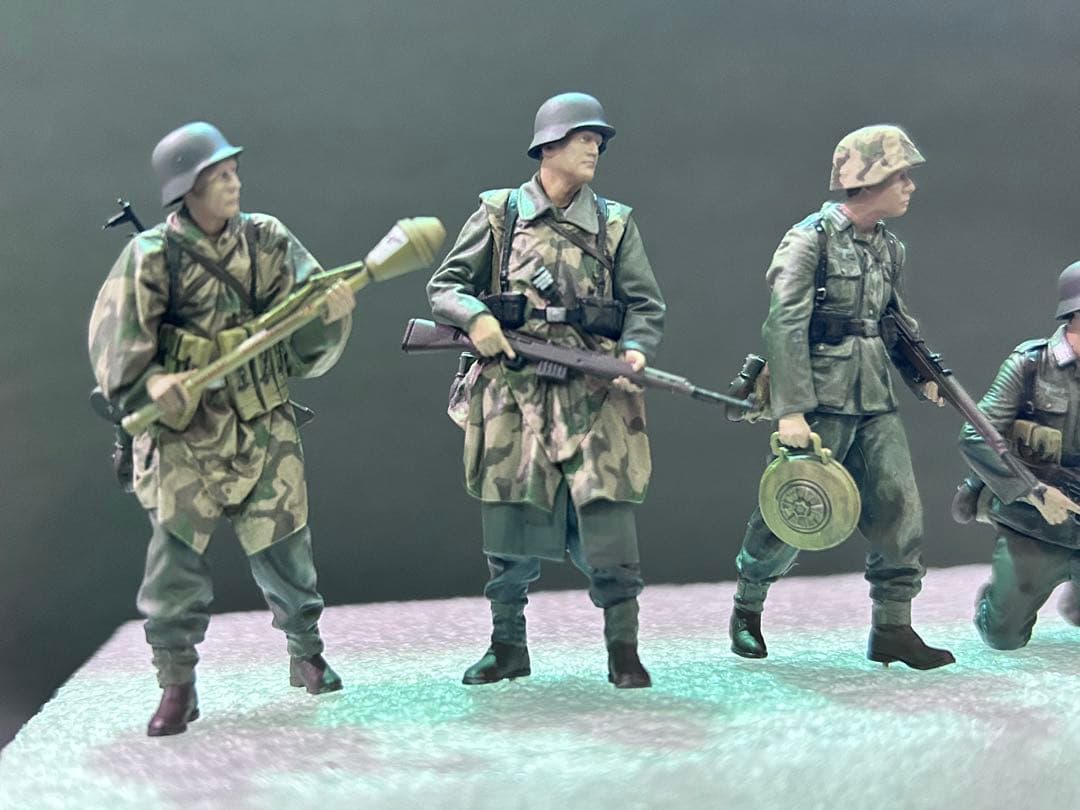 1/35 ドイツ歩兵セット（大戦後期）塗装済み完成品　タミヤ
