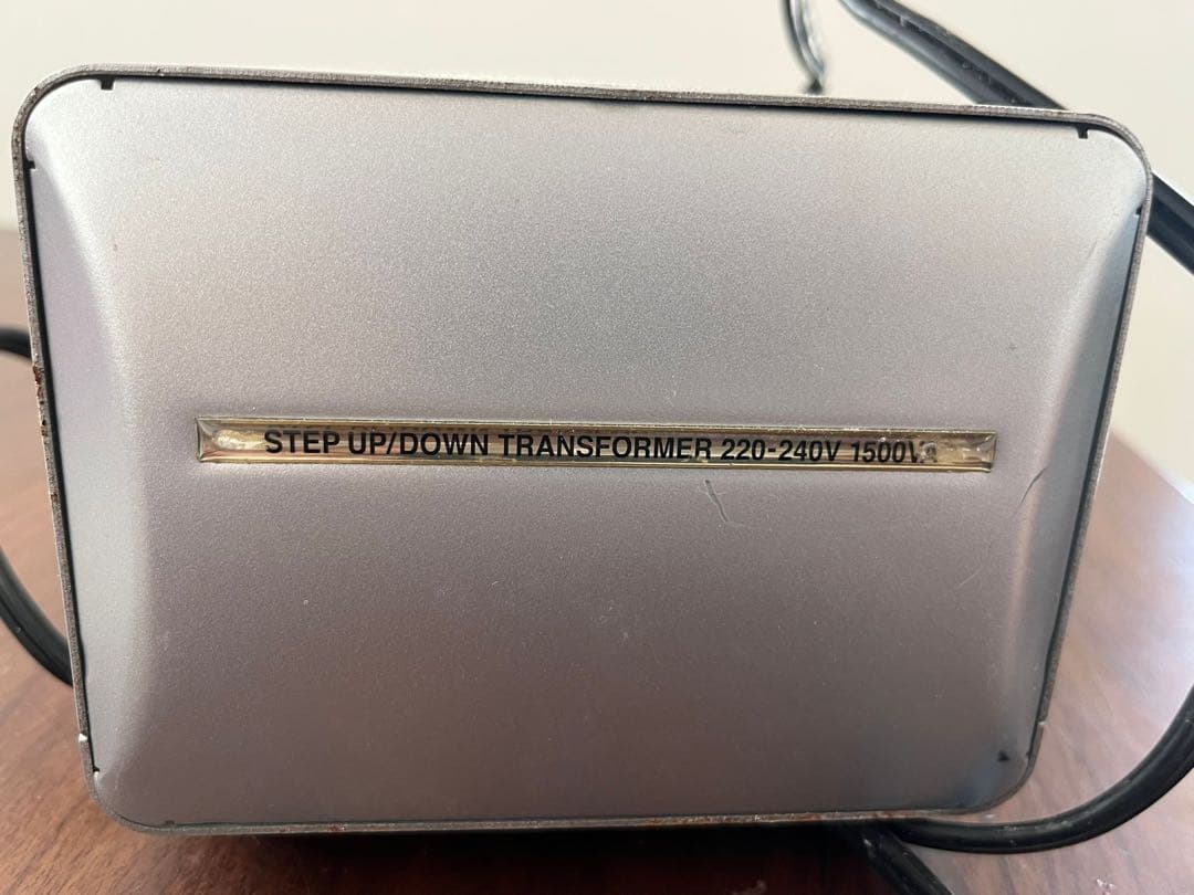 カシムラ　コンバーター　1500VA 230⇄100V