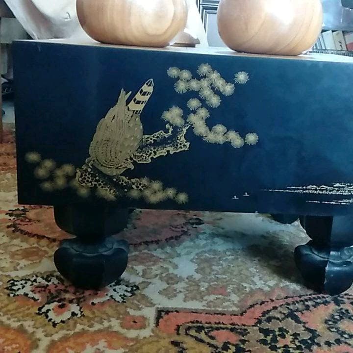 約40年前の新榧の碁盤。高級碁石碁笥付