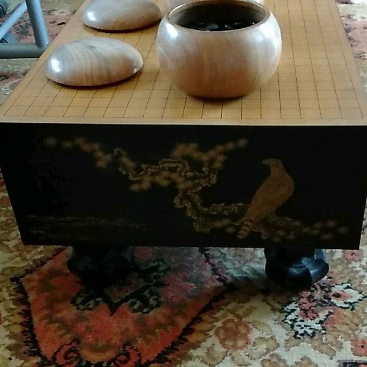 約40年前の新榧の碁盤。高級碁石碁笥付