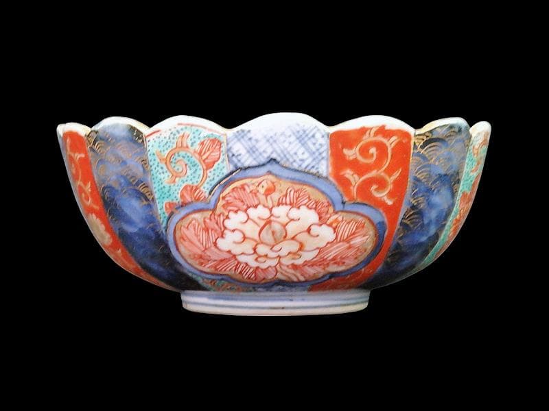 古伊万里　金襴手　窓絵　牡丹の図　輪花鉢　菓子鉢　E900AS-CUq