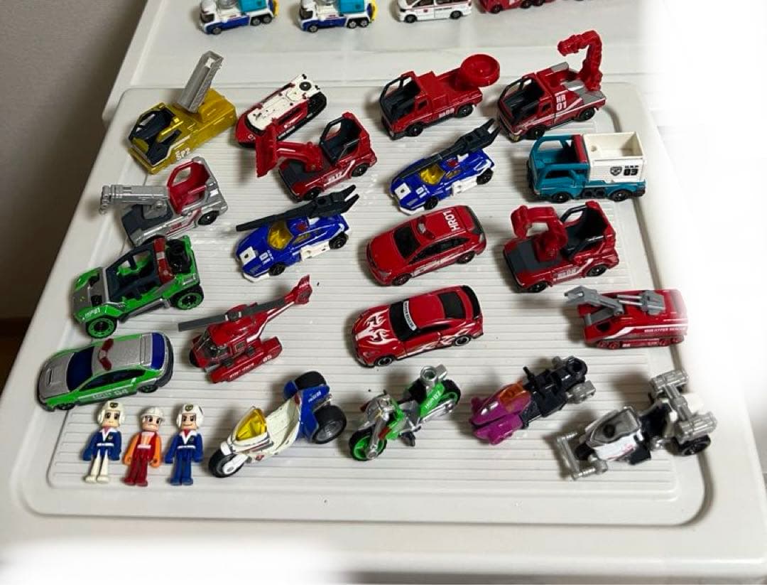 ハイパーレスキューのミニカーと隊員セット