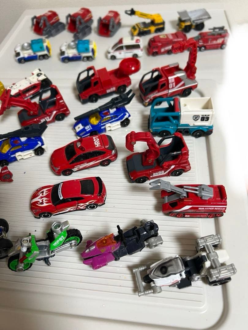 ハイパーレスキューのミニカーと隊員セット