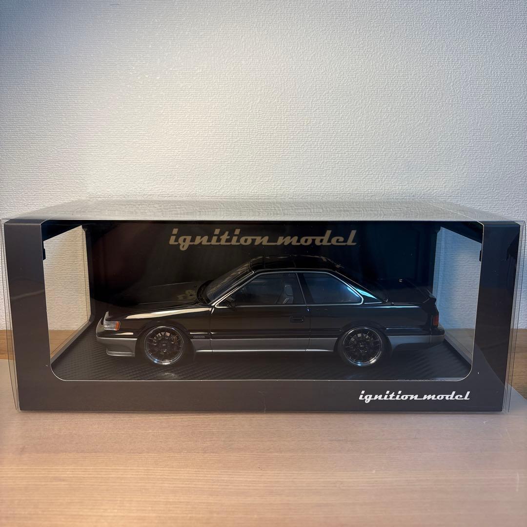イグニッションモデル　日産　レパード　ブラック　1/18 ミニカー
