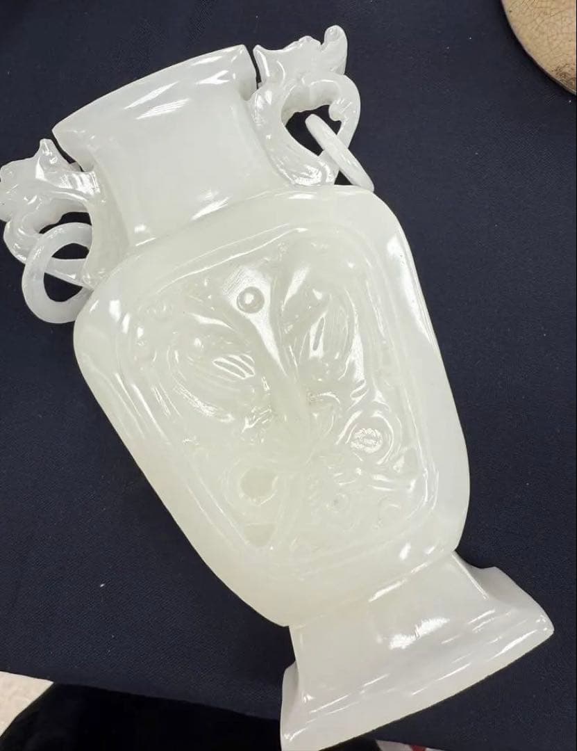 中国　白玉製　龍耳角瓶　重さ1036g 送料込み251204