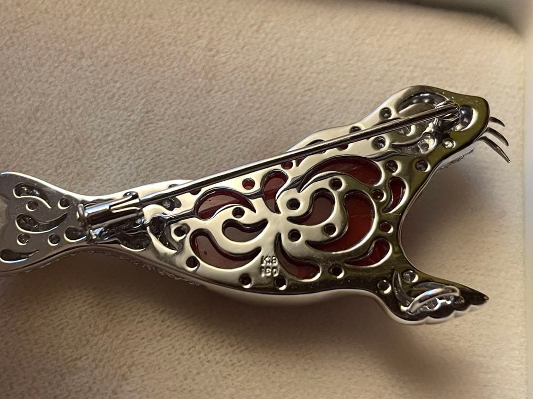 天然　血赤珊瑚　ブローチ　18K ダイヤモンド