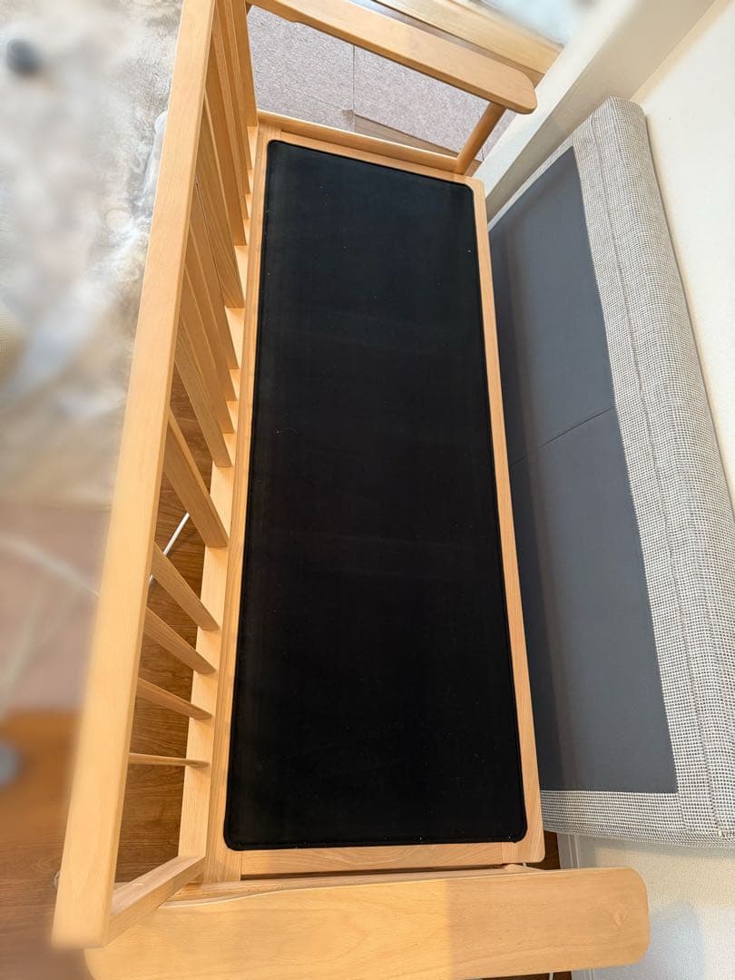 カリモク　グレー 布地 2人掛けソファ 木製肘掛け