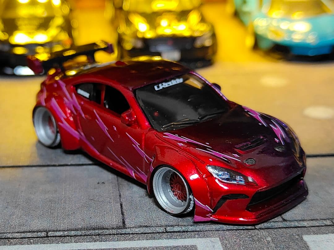 ホットウィールカスタム トヨタ GR86 ドリ車☆赤紫☆深リム☆トミカ改造