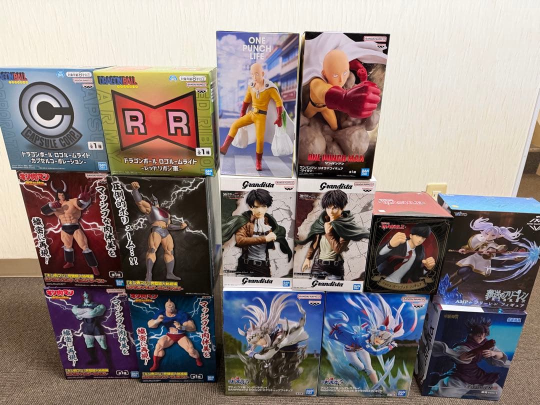 フィギュアセット：ドラゴンボール、ワンパンマン、進撃の巨人