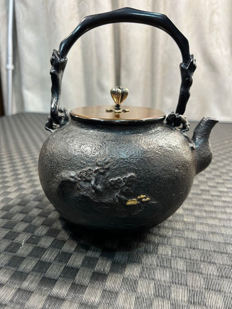 高岡鋳物　黒鉄瓶　蟹紋様