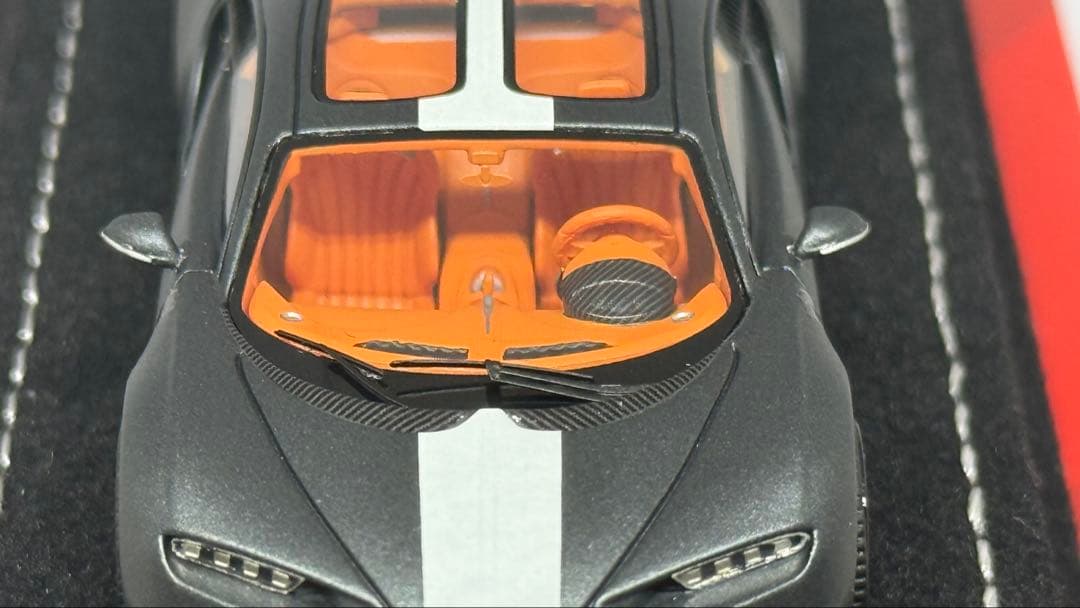 レジン製 1/64 ブガッティ シロン