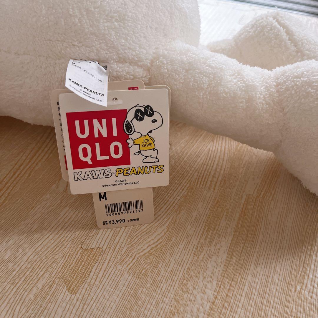 新品未使用 UNIQLO KAWS PEANUTS スヌーピー ぬいぐるみ M