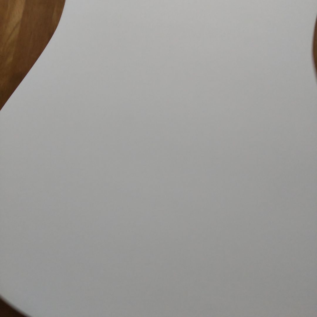 新品！ カッタウェイデザイン 白いアコースティックギター