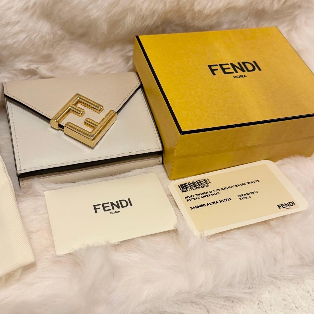 FENDI 三つ折り財布　ダイヤモンド　小銭入れ　フェンディ