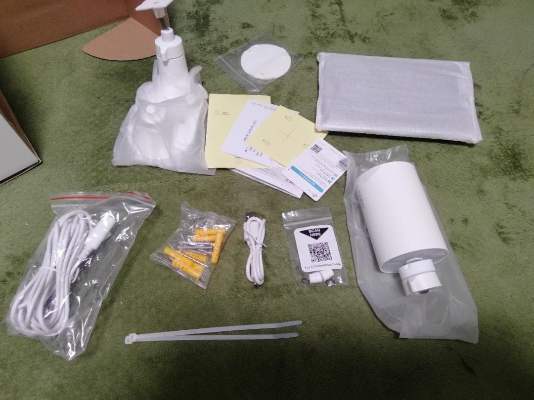 未使用　tapo 2K 防犯カメラ ソーラーパネル付き TC82KIT　おまけ