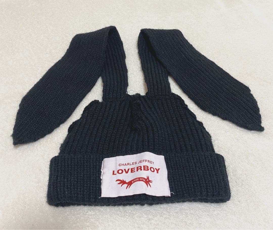 LOVERBOY 耳付きニット帽 黒　うさぎ