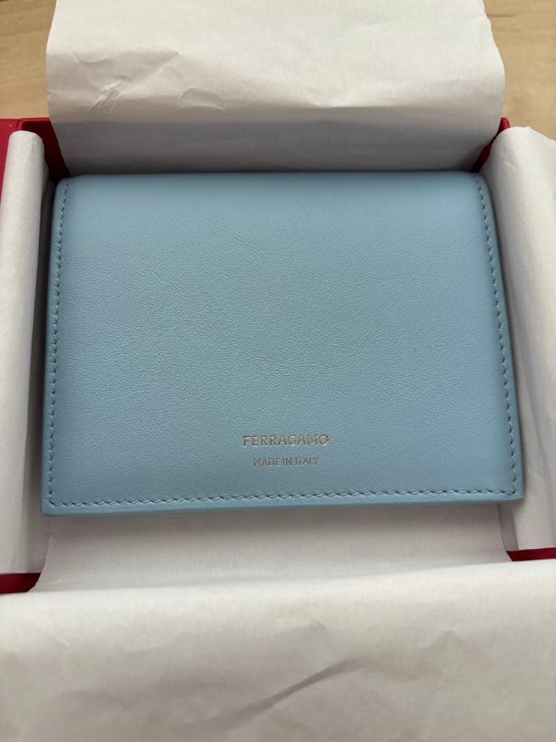 フェラガモ　二つ折り財布　財布