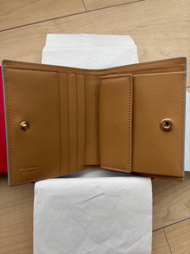 フェラガモ　二つ折り財布　財布