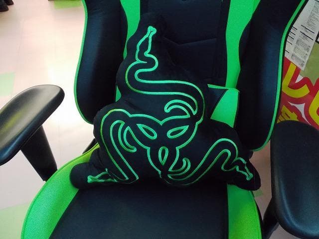 【新品・非売品】 RAZER クッション