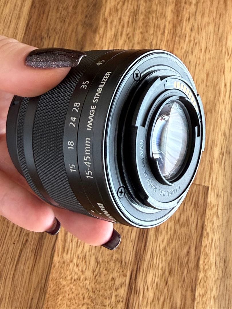 Canon EOS M6 ミラーレスカメラ 本体と充電器